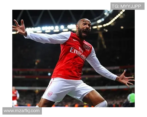 足球明星挂墙壁纸打造个性空间让家居充满运动激情与活力